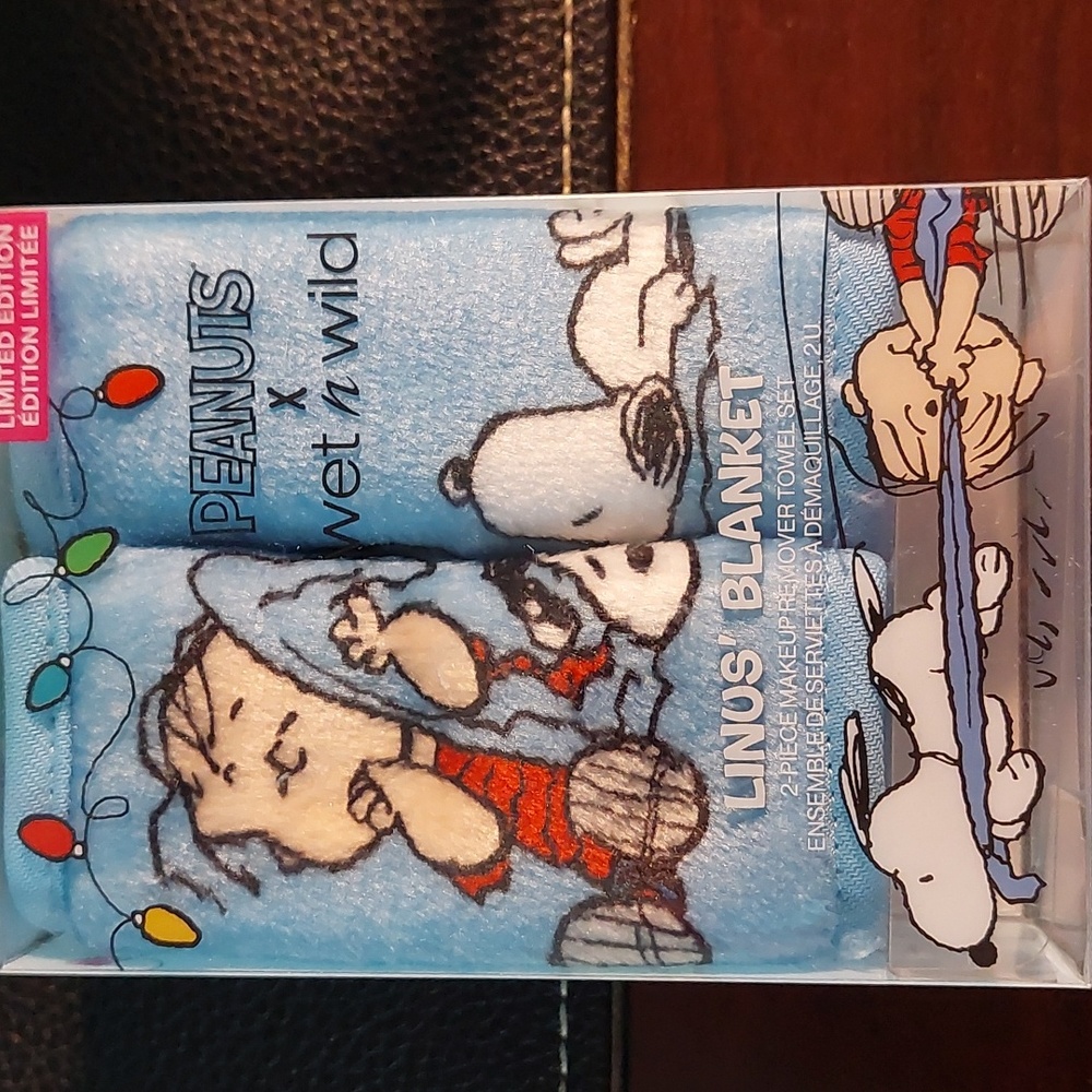 BNIB Wet n Wild Linus' Blanket Makeup Remover Towel Set